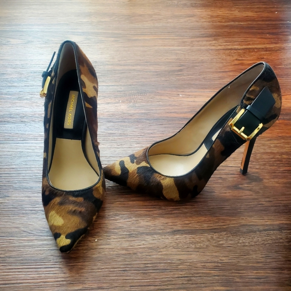 Michael kors camouflage pumps